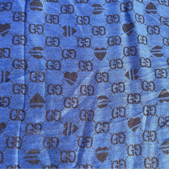 Gucci scarf monogram GG hearts large rectangular blue fringe wrap C6 - Picture 8 of 8
